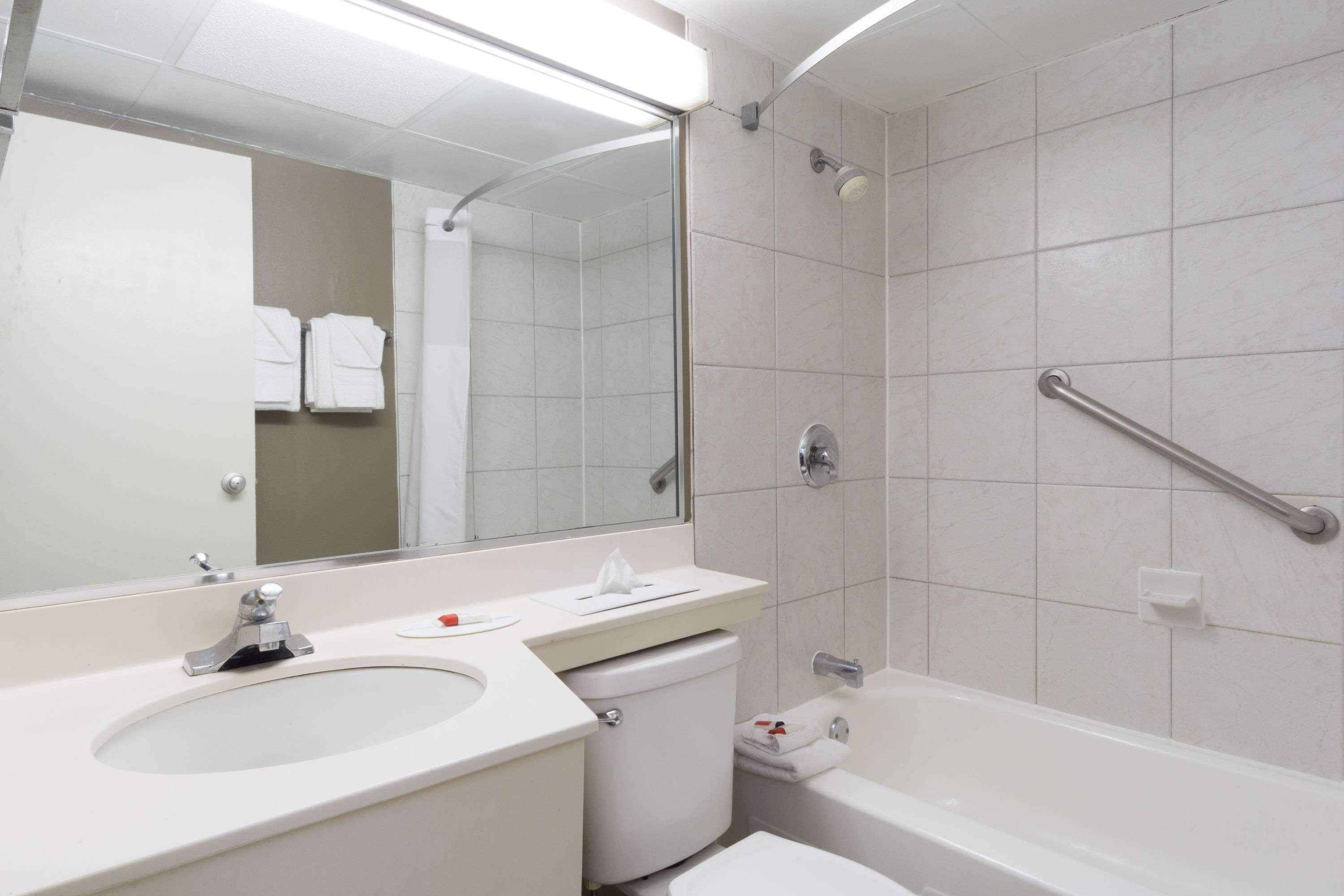 Days Inn By Wyndham Columbus East Airport Εξωτερικό φωτογραφία